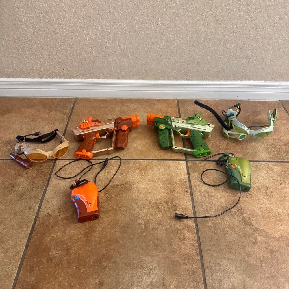 Tiger Electronics Lazer Tag Team Ops LTTO Deluxe 2 Player Set Blasters Goggles